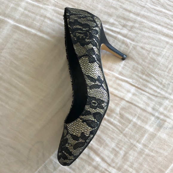 Aldo 3" Almond Toe Heels - Black Floral Lace with Gold & Silver - Size 10 - Picture 10 of 15